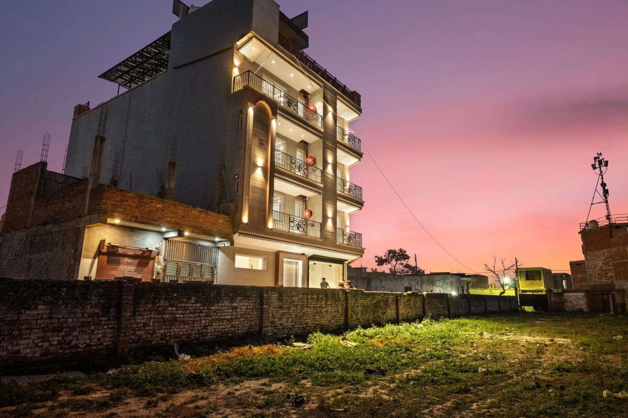 Отель Hari Om Residency 800 Meters From Ram Mandir Ayodhya Экстерьер фото