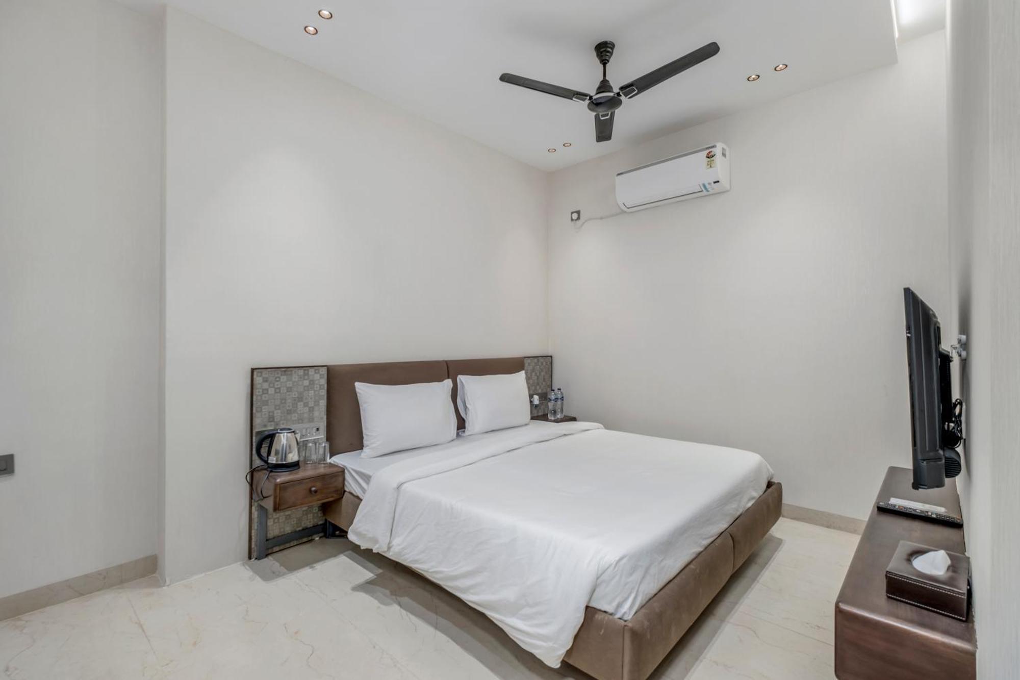 Отель Hari Om Residency 800 Meters From Ram Mandir Ayodhya Экстерьер фото